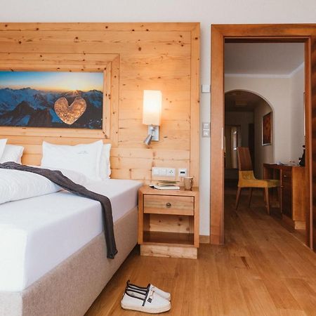 Gartenhotel Linde 4 Sterne Superior Ried im Oberinntal Exteriér fotografie