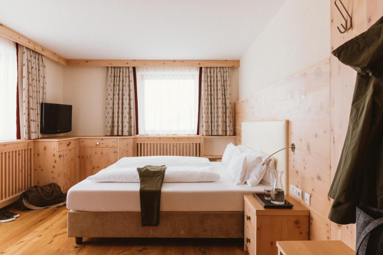 Gartenhotel Linde 4 Sterne Superior Ried im Oberinntal Exteriér fotografie